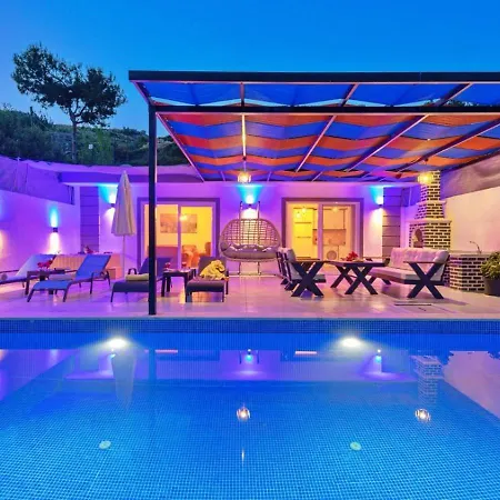 İslamlar 2 Bedroom With Private Pool 卡尔坎